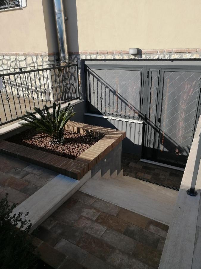 La Casa Del Borgo-Intero Appartamento Латина Экстерьер фото
