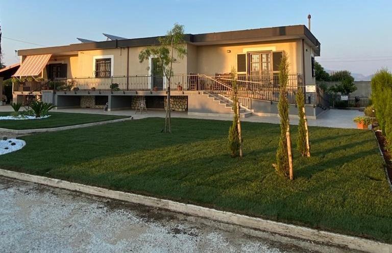 La Casa Del Borgo-Intero Appartamento Латина Экстерьер фото